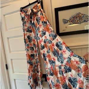 Roxy flowy pants, new with tags. Size medium